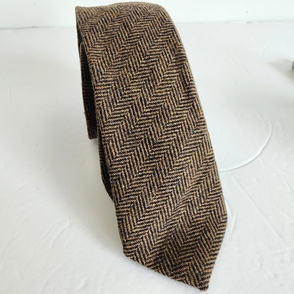 Elegant Brown Herringbone Tie for Men